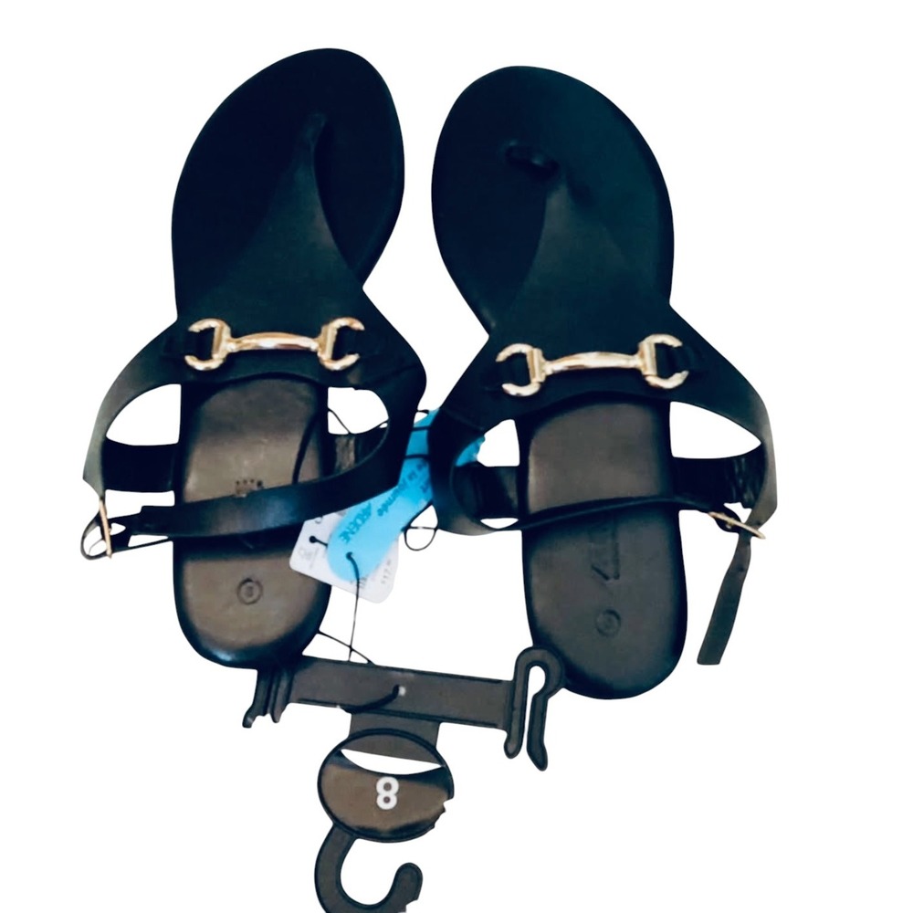 NEW Ardene Black Horsebit T-Strap Size 8 Flat Sandals Gold Buckle Summer - Picture 2 of 4